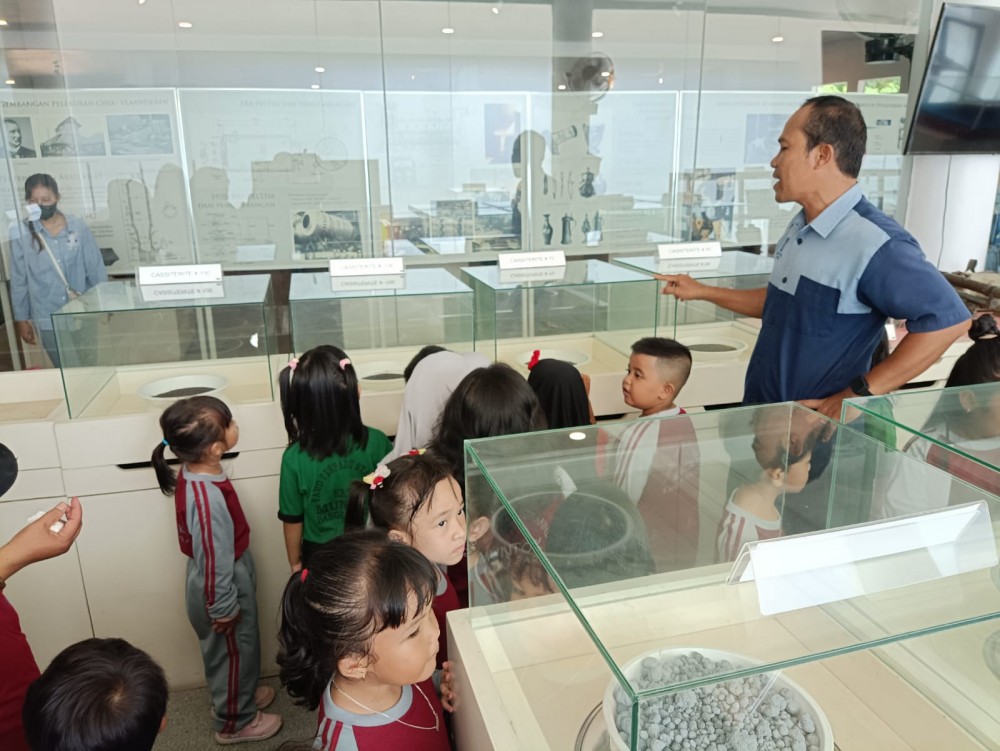 Museum Timah Indonesia di Mentok Bangunan Bersejarah, Ramai Dikunjungi Pelajar dan Masyarakat 4 IMG 20241003 WA01131