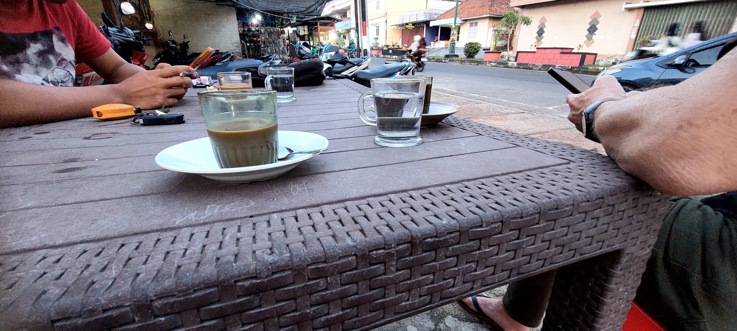 Kopi Susu dan Air Putih Sore Hari di Warung Kopi: Secangkir Cerita dalam Gelas yang Biasa 3 20250625 175157 scaled