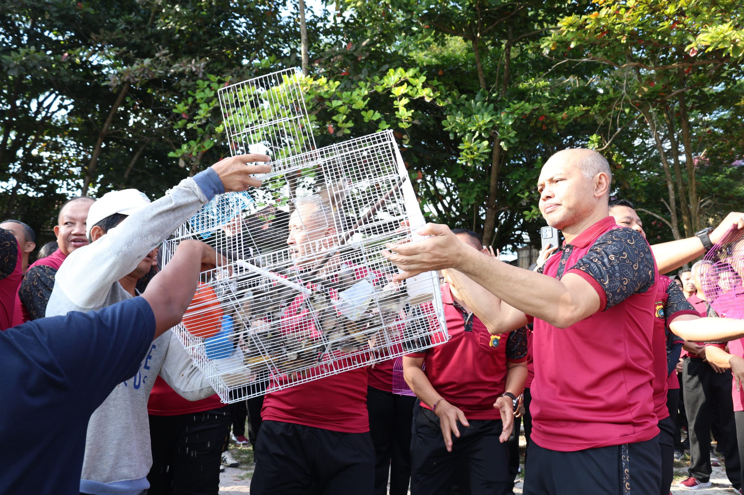 Kapolda Babel Ajak Anggota Lepas Ratusan Ikan dan Burung di Taman Bhaypark 6 IMG 20250725 WA0090 scaled
