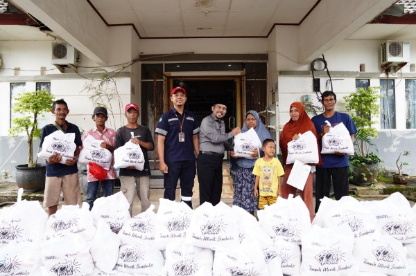 PT Timah Salurkan 100 Paket Sembako untuk Warga Stunting dan Miskin Ekstrem di Bangka Selatan 5 68a2c51caed97