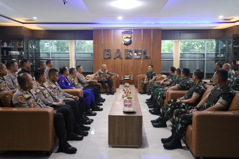 Kapolda Babel Sambut Kunjungan Pangdam II Sriwijaya 2 IMG 20250821 WA0125