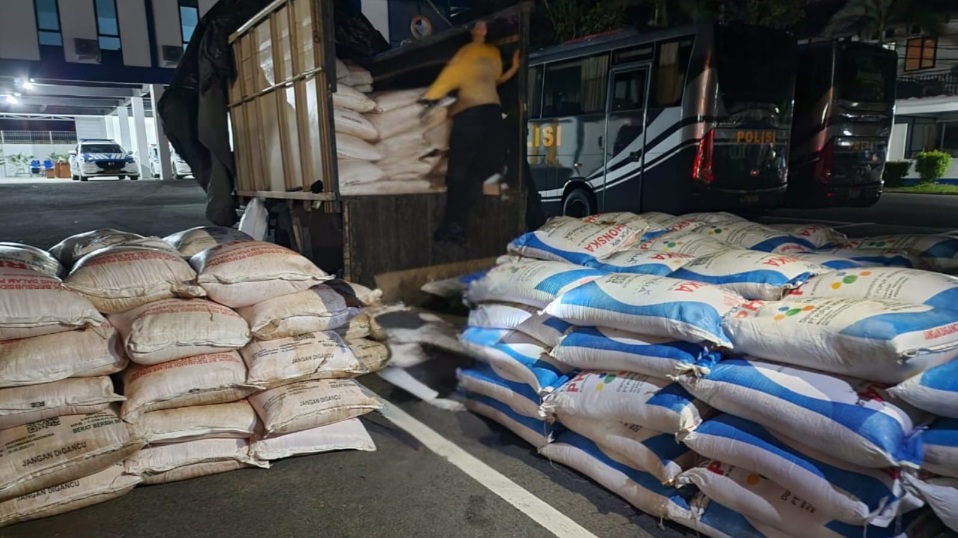Polda Babel Gagalkan Penyelundupan 24 Ton Pupuk Subsidi 7 IMG 20250826 WA0088