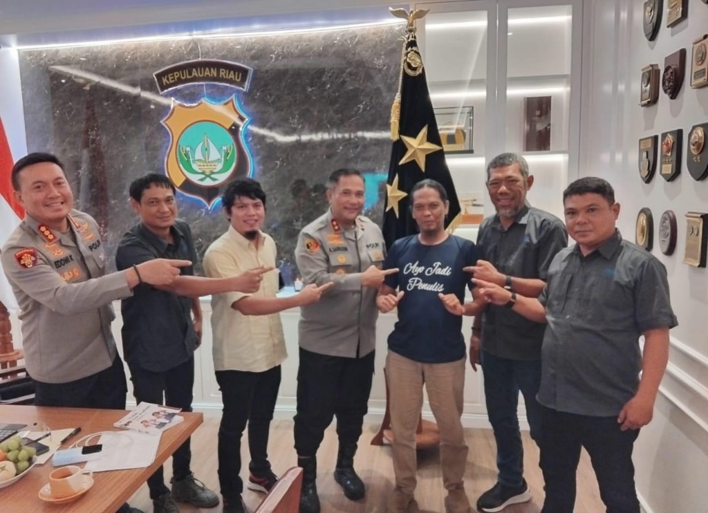 JMSI Kepri Audiensi dengan Kapolda, Buku “Tolak Jadi Korban TPPO” Siap Diluncurkan pada Musda Desember 5 IMG 20251112 WA0009